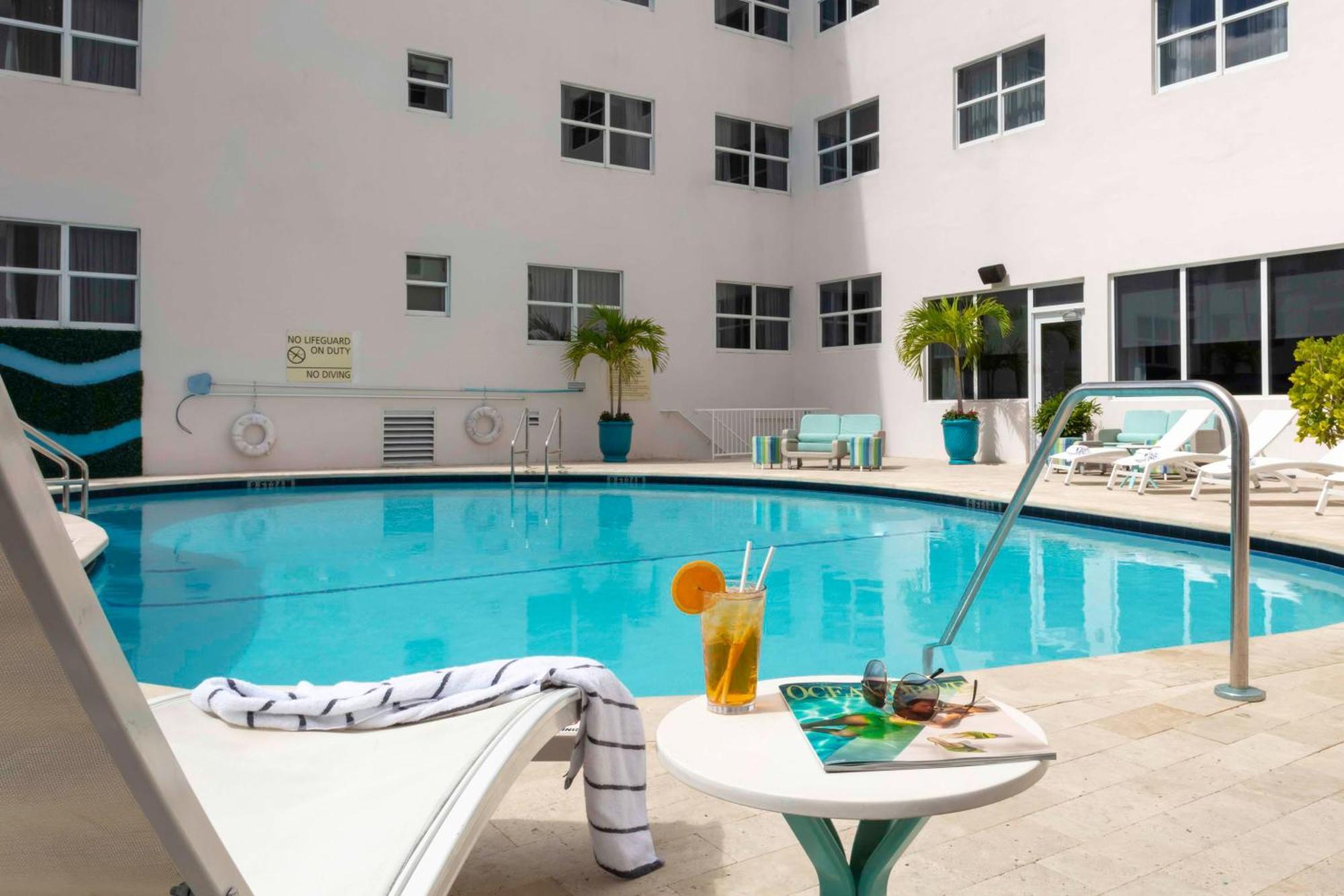 Hampton Inn Miami Beach - Mid Beach Exterior photo