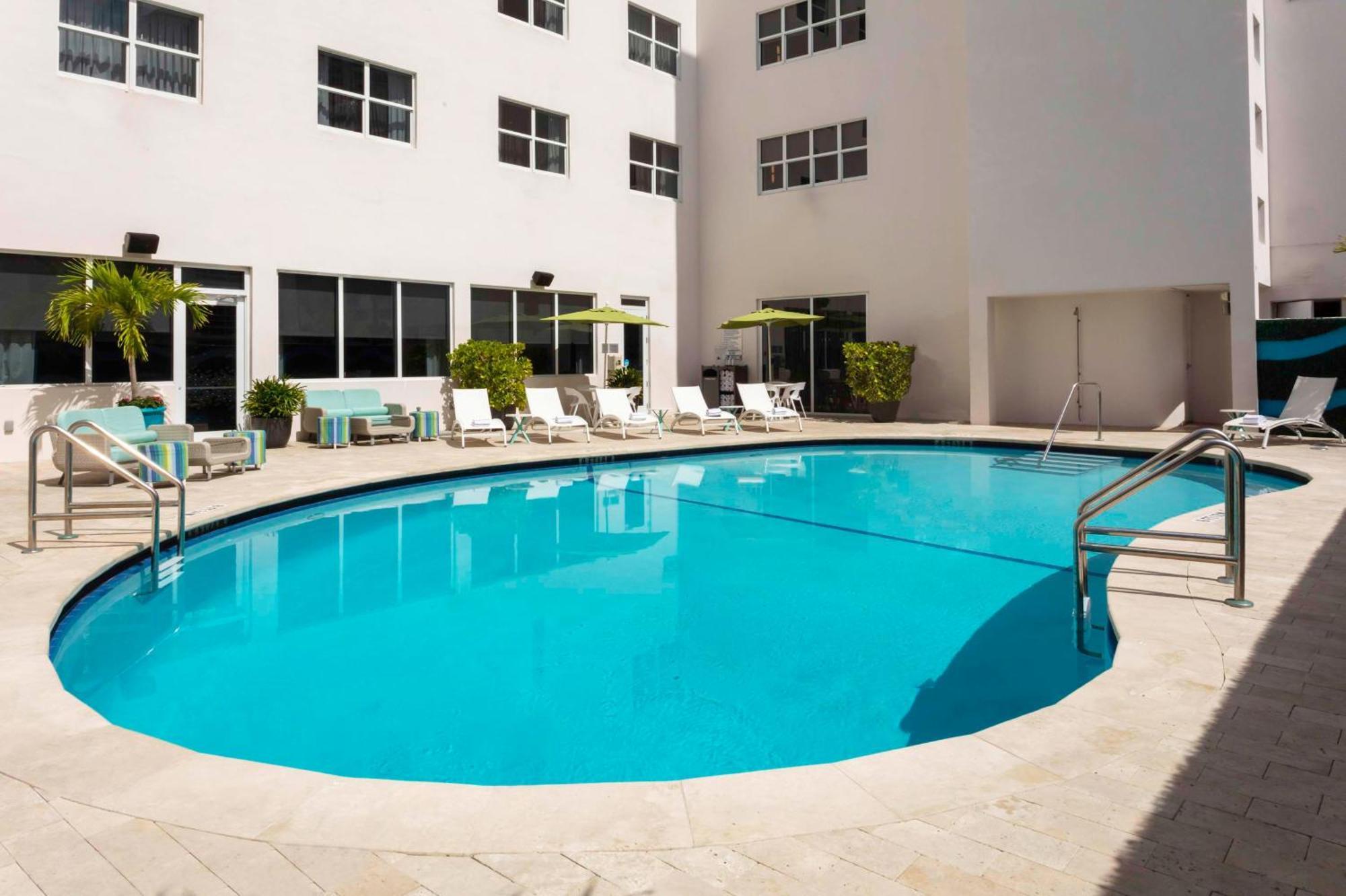 Hampton Inn Miami Beach - Mid Beach Exterior photo